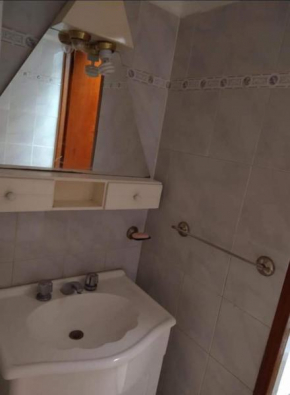 Casa amplia 3 dormitorios, dos baños .